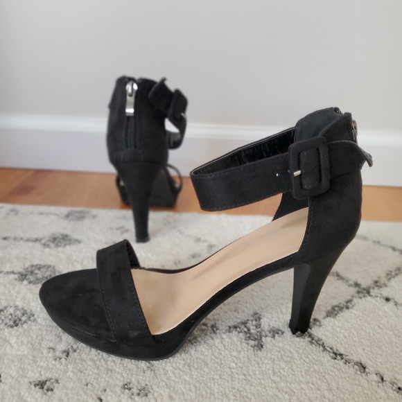 Black heels size 7.5 - Picture 2 of 8